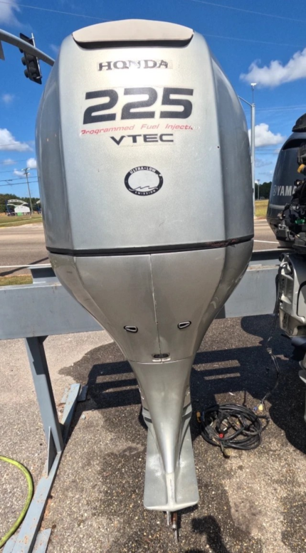 **SOLD** Pre-Owned 2008 Honda 225HP BF225 25" 4-Stroke Outboard Motor — Second-Hand Outboards